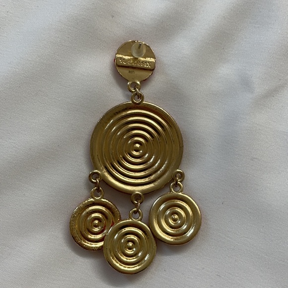 Magnets and gold Beaded statement earrings - Picture 3 of 3